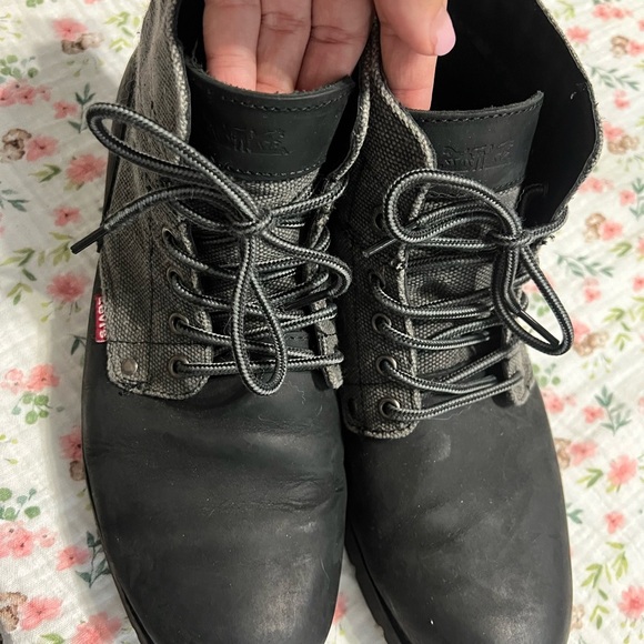 Levi's Men's Black and Gray Boots - Picture 6 of 9
